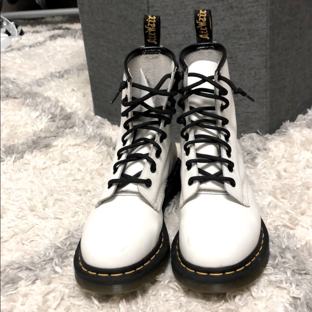 1460 Women’s Smooth Leather Lace Up Boots